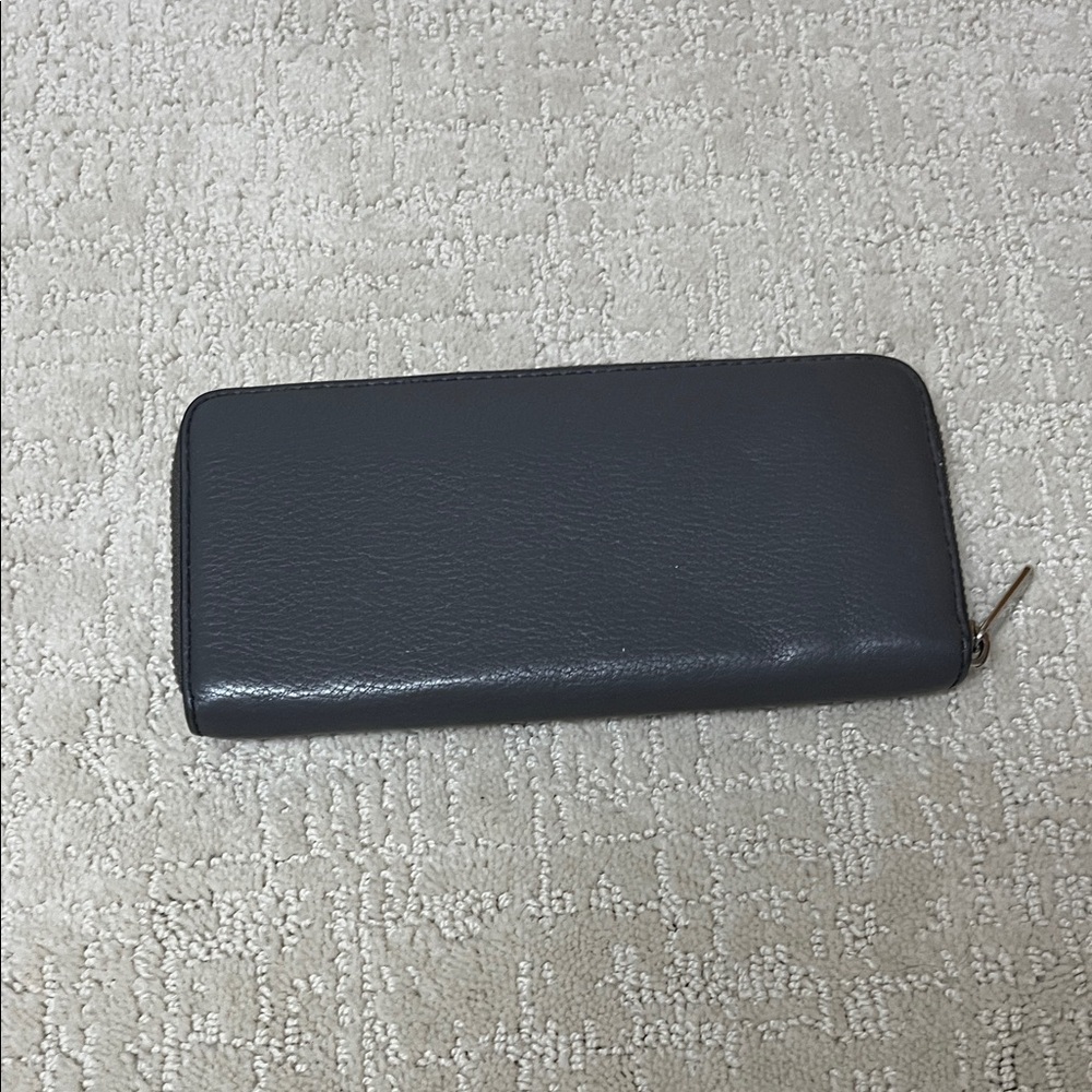 Marc by Marc Jacob’s gray Leather Wallet with Silver Logo Plate - Picture 2 of 4